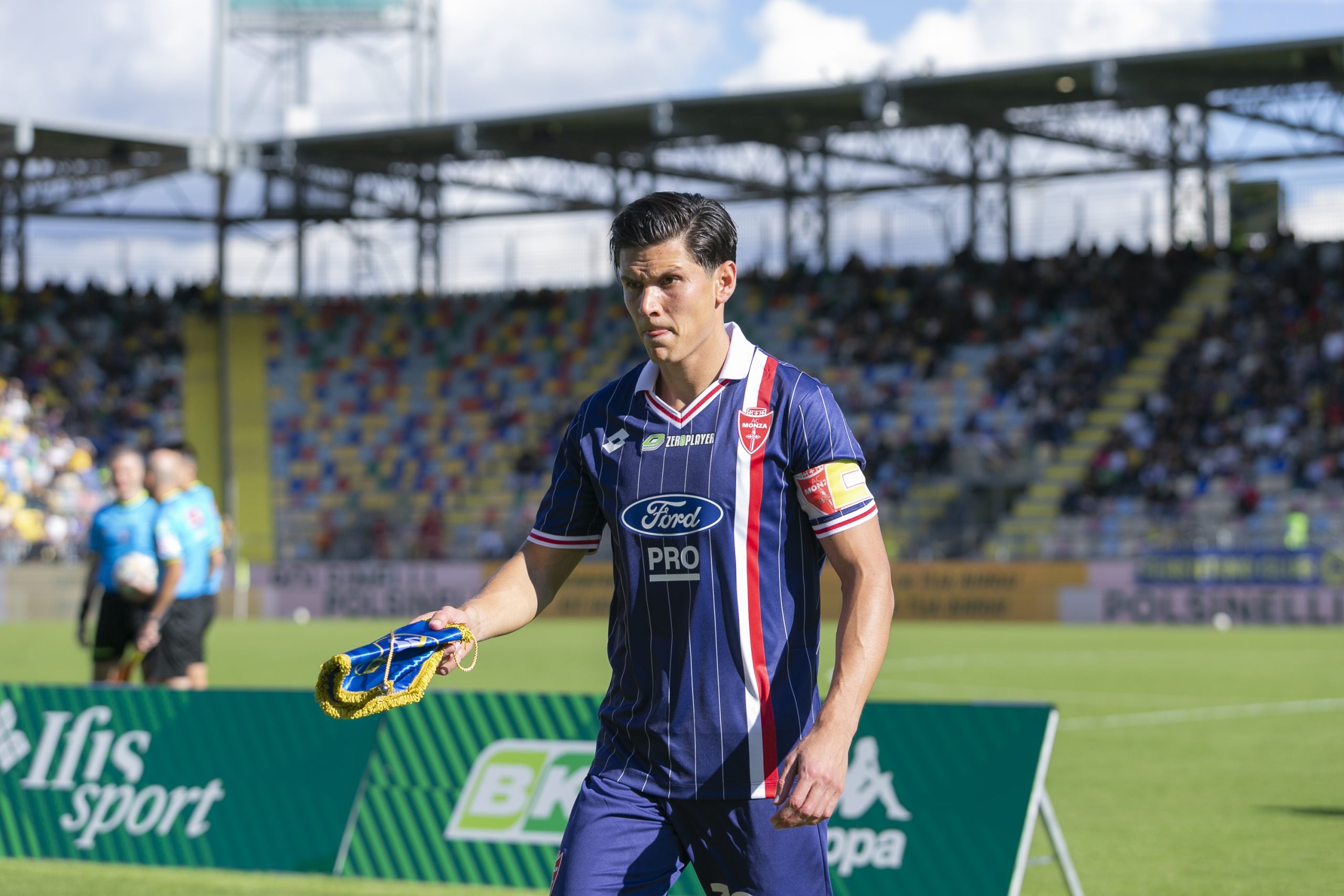 Matteo Passina durante la partita di Serie b tra Frosinone vs Monza allo stadio Benito Stirpe di Frosinone, Italia - sabato 18 ottobre 2025 - Sport - Calcio. (Foto di Fabio Cinelli/Lapresse)